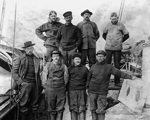Roald Amunsen med crew